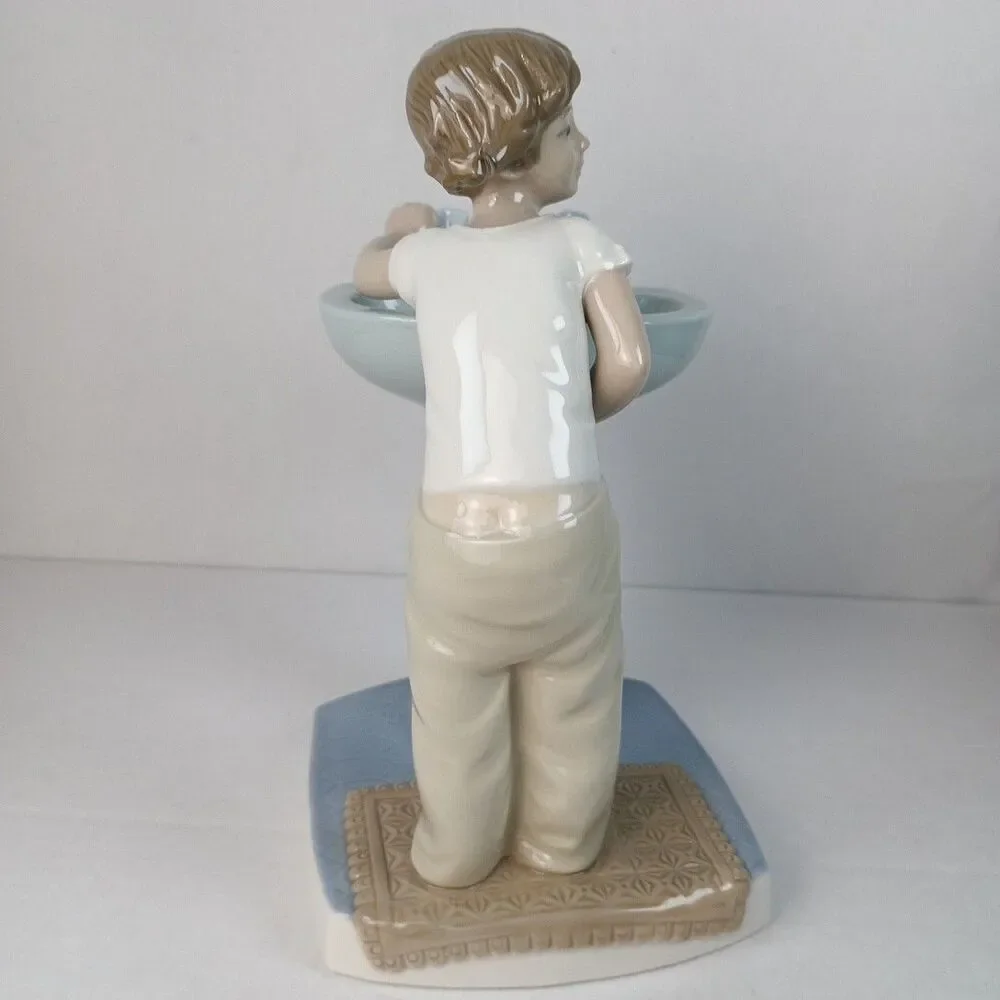 Lladro #4838 Clean Up Time Glossy  Girl at Sink Porcelain Figurine Retired 7.25